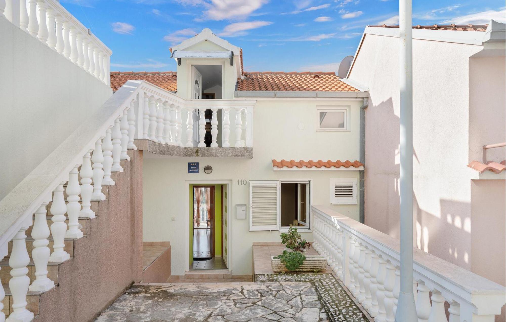 1 Bedroom Stunning Apartment In Primosten Luaran gambar